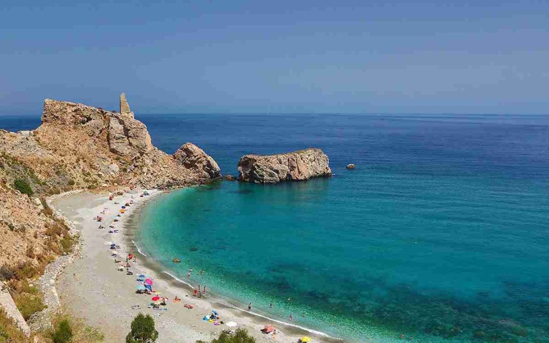 Playas perfectas en Andalucía para ver atardecer desde la furgo