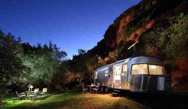 Un camping de caravanas Airstream en la sierra de Málaga