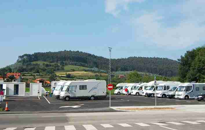 Firmas contra la normativa antiautocaravanas de Asturias