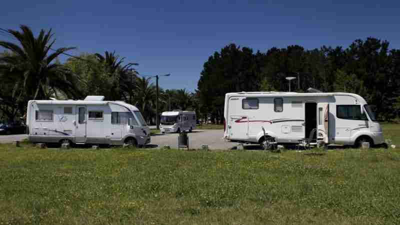Los campings gallegos tachan de "torpedo" a las áreas de autocaravanas