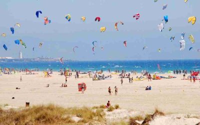 Desalojo en Tarifa de 100 autocaravanas acampadas ilegalmente