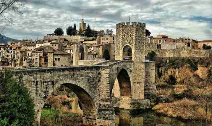 pueblosinviernoautocaravana-besalu1