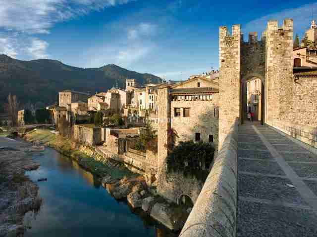 pueblosinviernoautocaravana-besalu2