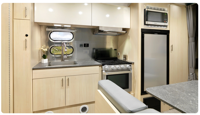 cocina de Flying cloud de Airstream caravana de lujo