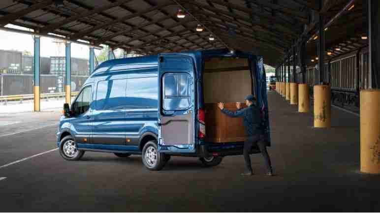 Ford Transit de Ford diseño potente y carga trasera amplia
