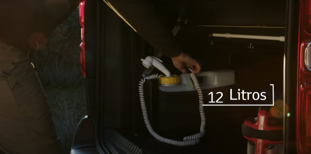 ducha eléctrica de 12l de la camper de Toyota Proace Verso
