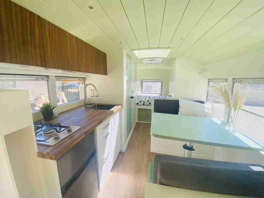 mybushotel autocaravanas de autobuses escolares interior modelo marius
