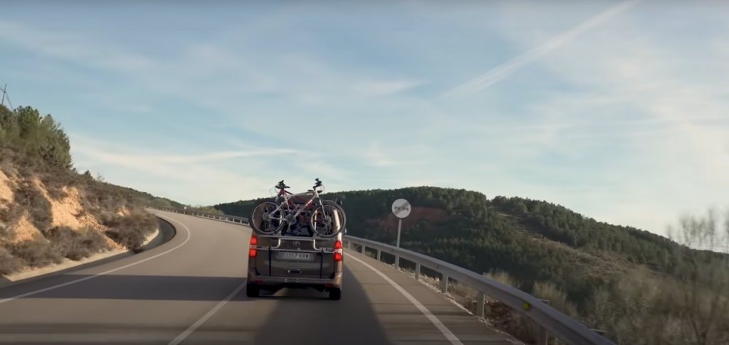 camper de Toyota Proace Verso con portabicis