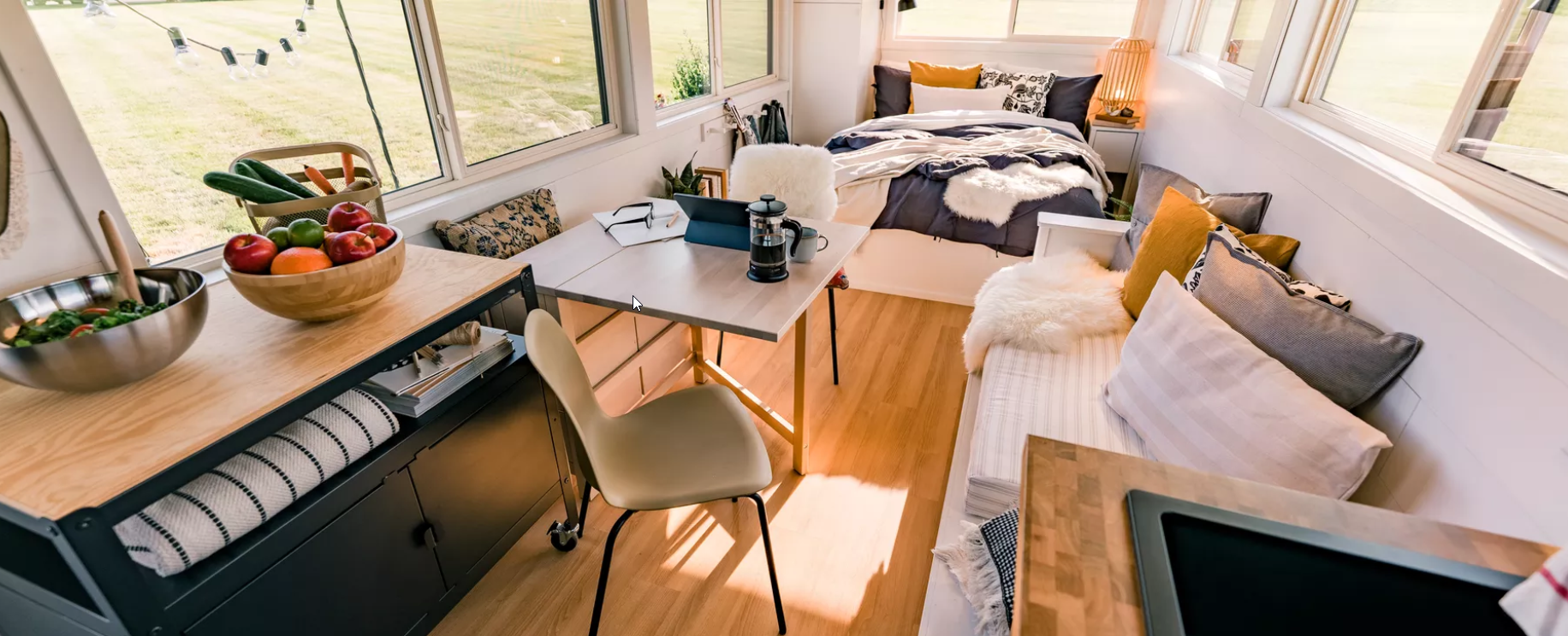 Convierte tu coche en una caravana: el kit de 'ikea' para viajar con cama,  salón y cocina