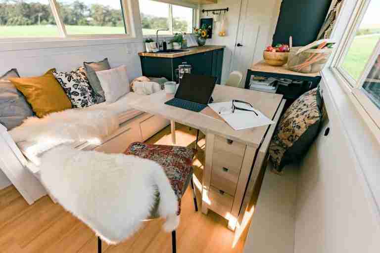 salon comedor de la tiny home de ikea
