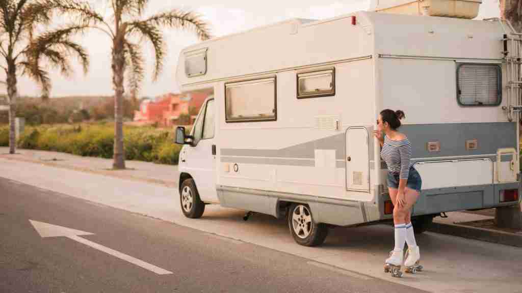 furgoneta estacionada en via publica en portugal
