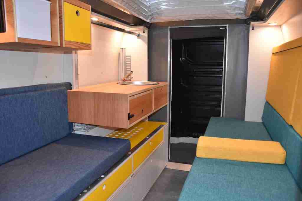 plugvan se adapta a tu furgo y te ofrece un espacio habitable para tus vacaciones