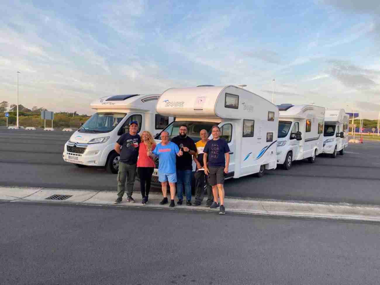 7 autocaravanas llenas para ayudar a La palma