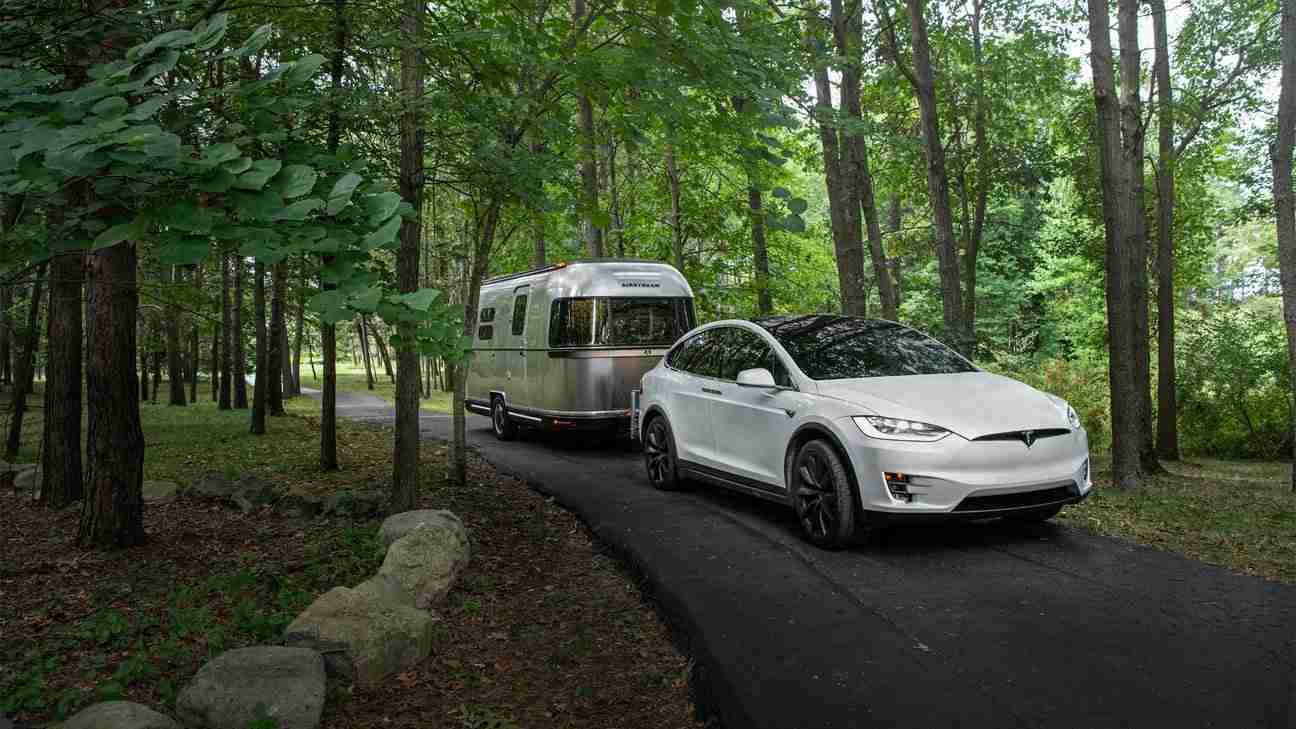 Airstream eStream: la caravana eléctrica para mover desde el móvil