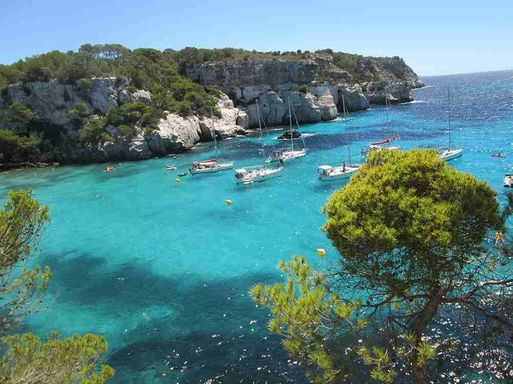 cala menorca agua transparente