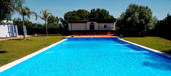Áreas de AC con piscinas por la Comunidad Valenciana