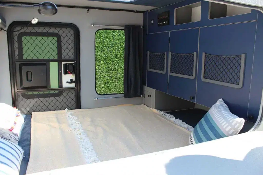 interior caravana camper hotomobil mohican