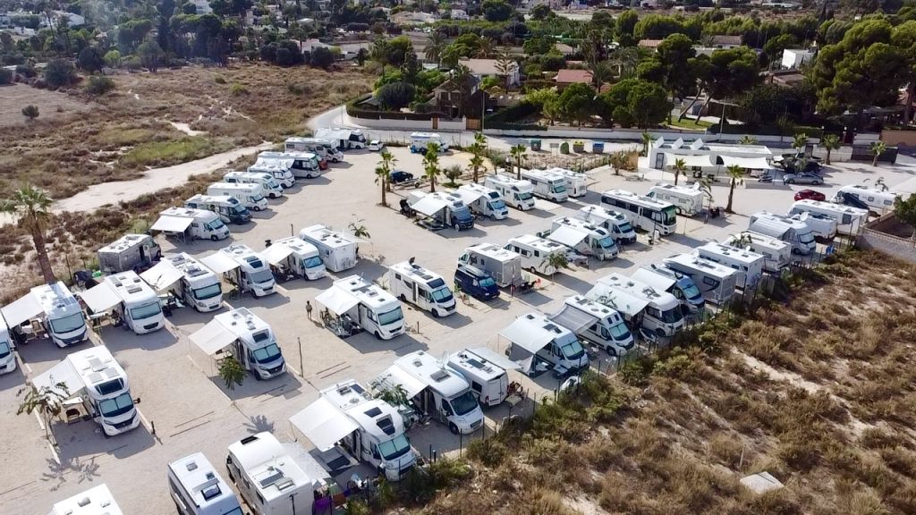 Área de autocaravanas Natur Playa Muchavista en Alicante