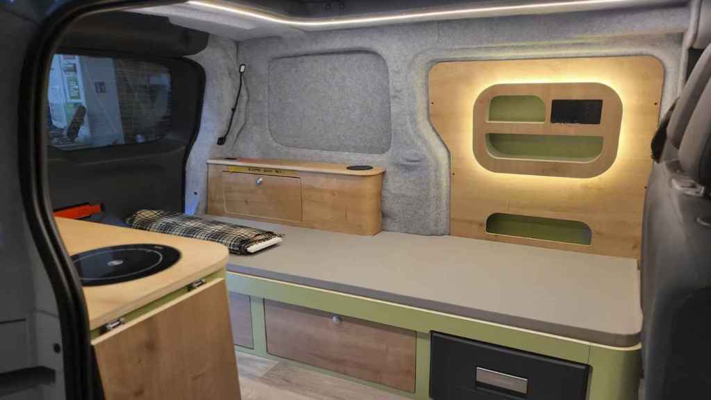 VW iD Buzz Cargo camperizada especio interior
