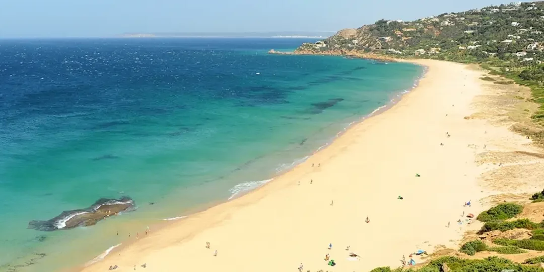 Playas en autocaravana: pernoctar en los 10 mejores arenales de España