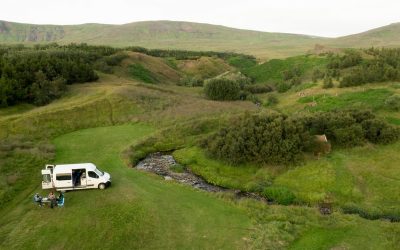 Los aventureros viajan en camper